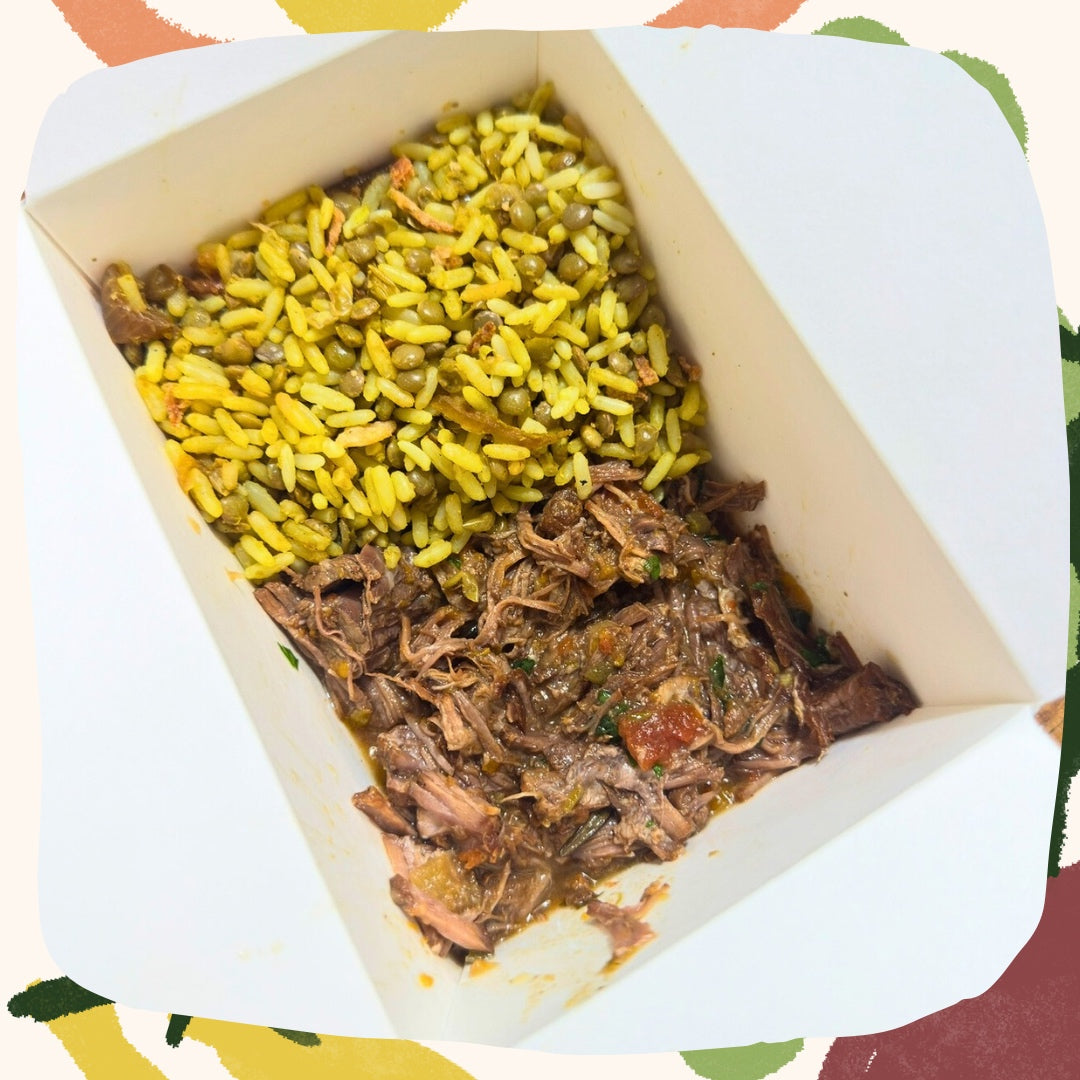 NOVO - Carne desfiada com arroz com lentilha e cebola crocante