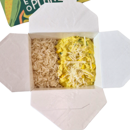 Fricassé de frango com requeijão cremoso, arroz branco e curgete refogada