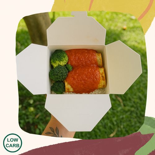 Panqueca integral de carne desfiada ao molho de tomate com oregaos e brócolos ao vapor