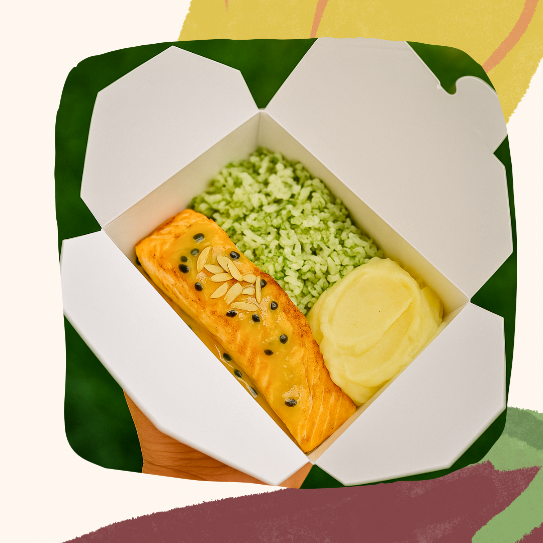 Salmão ao molho de maracujá com amêndoas, arroz com brócolos e puré de batata