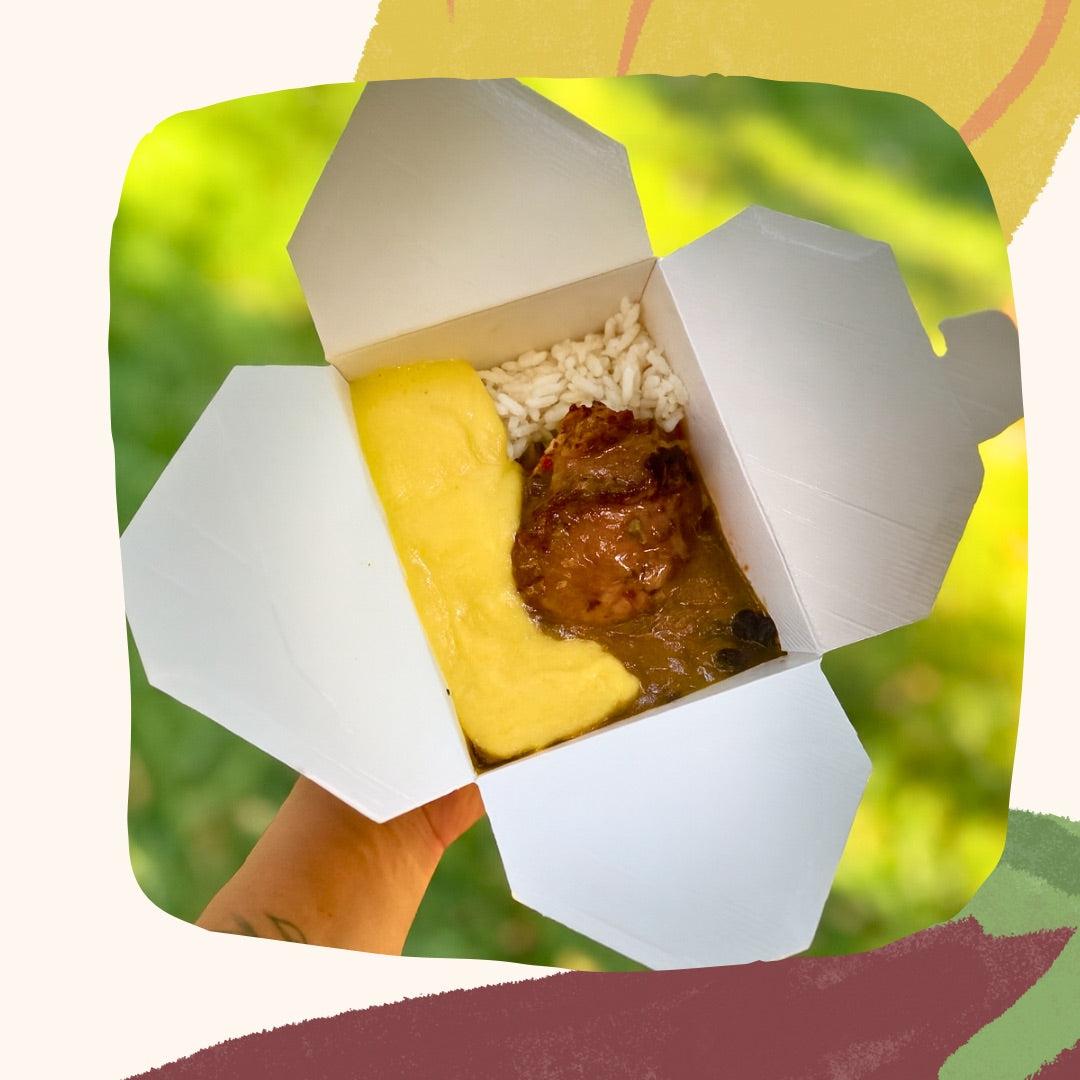Frango assado na cerveja Weiss, musseline de mandioquinha (batata baroa) arroz e feijão preto