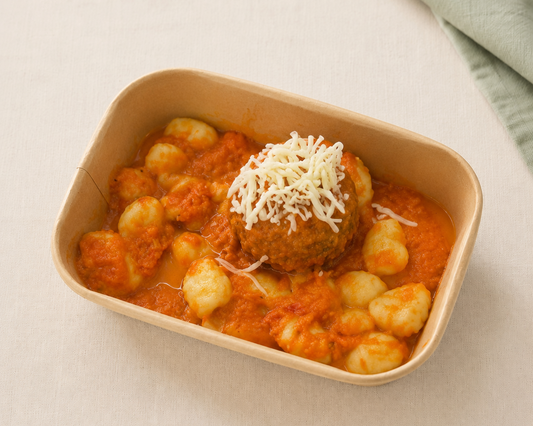 Nhoque de batata com Polpetone recheado ao molho pomodoro