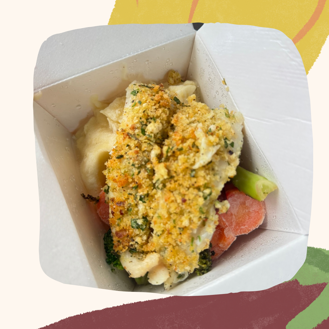 Pescadinha em crosta de ervas com limão, puré de batata e mix de legumes